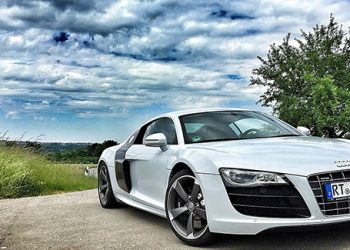 Voitures puissantes et jeunes conducteurs : l’équation assurance compliquée