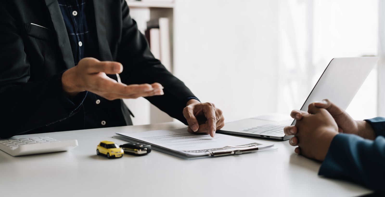 découvrez la meilleure assurance auto pour étudiants, offrant des tarifs compétitifs et des garanties adaptées à vos besoins. protégez votre voiture tout en maîtrisant votre budget avec des options flexibles et un service client réactif.