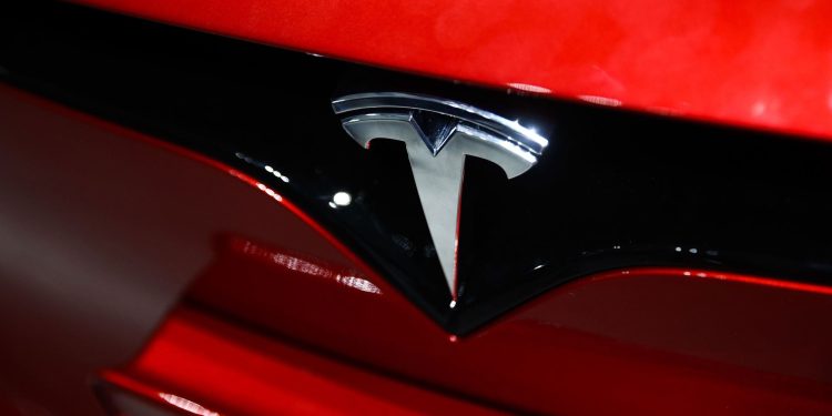 découvrez les raisons derrière le mouvement de boycott de tesla en europe. analyse des enjeux écologiques, sociaux et économiques liés à cette initiative. rejoignez le débat sur l'avenir de l'industrie automobile et l'impact de vos choix de consommation.