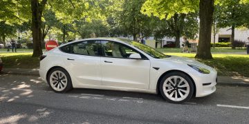 découvrez les raisons derrière la chute des ventes de tesla et son impact sur l'industrie automobile. analyse des tendances du marché, des concurrents émergents et des défis auxquels la marque fait face.