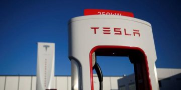 découvrez les défis auxquels tesla fait face dans le secteur automobile et les innovations qu'elle propose pour y faire face. analysez les enjeux de la transition énergétique, la concurrence croissante et les avancées technologiques qui façonnent l'avenir de la mobilité électrique.