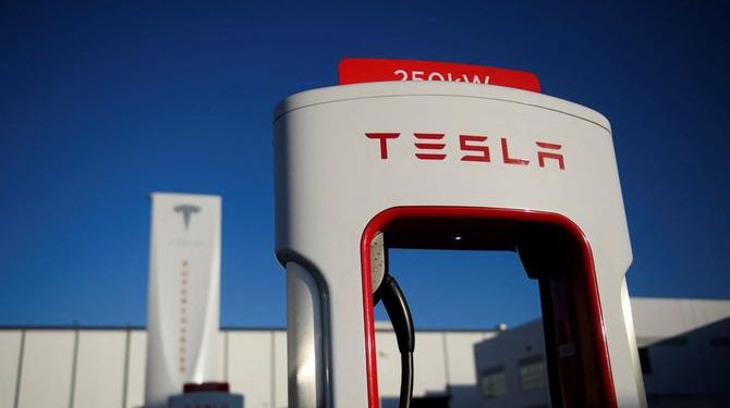 découvrez les défis auxquels tesla fait face dans le secteur automobile et les innovations qu'elle propose pour y faire face. analysez les enjeux de la transition énergétique, la concurrence croissante et les avancées technologiques qui façonnent l'avenir de la mobilité électrique.