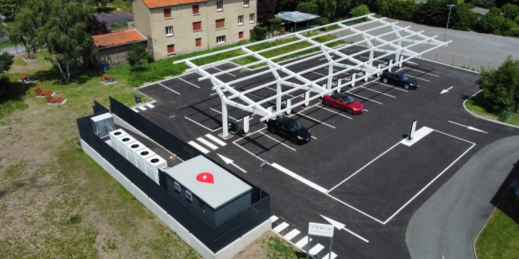 découvrez la communauté des propriétaires de tesla en france : partagez vos expériences, conseils et astuces tout en restant informé des dernières actualités et innovations autour des véhicules électriques.