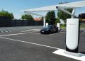 découvrez les meilleures alternatives de recharge pour votre tesla. explorez des options pratiques et accessibles pour recharger votre véhicule électrique, que ce soit à domicile, sur la route ou dans des stations publiques. informez-vous sur les solutions de recharge adaptées à votre style de vie et optimisez votre expérience de conduite électrique.