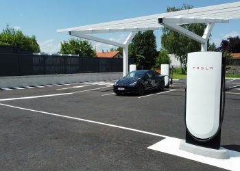 découvrez les meilleures alternatives de recharge pour votre tesla. explorez des options pratiques et accessibles pour recharger votre véhicule électrique, que ce soit à domicile, sur la route ou dans des stations publiques. informez-vous sur les solutions de recharge adaptées à votre style de vie et optimisez votre expérience de conduite électrique.