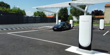 découvrez les meilleures alternatives de recharge pour votre tesla. explorez des options pratiques et accessibles pour recharger votre véhicule électrique, que ce soit à domicile, sur la route ou dans des stations publiques. informez-vous sur les solutions de recharge adaptées à votre style de vie et optimisez votre expérience de conduite électrique.