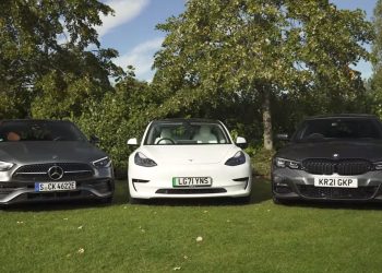 découvrez le duel incontournable entre la mercedes cla 3 et la tesla model 3. comparez leur design, performances, technologies et fonctionnalités pour trouver la berline qui correspond le mieux à vos besoins. un guide essentiel pour les amateurs de voitures de luxe et de conduite électrique.