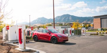 découvrez les superchargeurs tesla en maine-et-loire, des stations de recharge rapide pour véhicules électriques qui vous permettent de recharger votre tesla en un clin d'œil. profitez de l'autonomie optimale de votre voiture tout en explorant cette belle région.