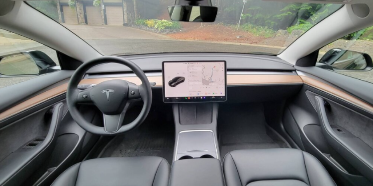 découvrez comment surmonter la frustration liée à votre tesla grâce à nos conseils sur les fonctionnalités cachées qui amélioreront votre expérience de conduite.