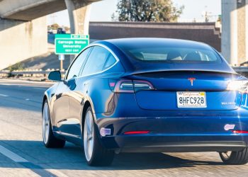 tesla abandonne son projet d'autonomie, marquant un tournant dans la stratégie de l'entreprise. découvrez les raisons derrière cette décision et son impact sur l'avenir des véhicules électriques.