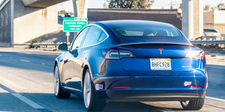 tesla abandonne son projet d'autonomie, marquant un tournant dans la stratégie de l'entreprise. découvrez les raisons derrière cette décision et son impact sur l'avenir des véhicules électriques.