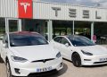 découvrez pourquoi tesla a décidé de cesser la production de deux modèles en europe. analyse des impacts sur le marché automobile et des conséquences pour les clients.