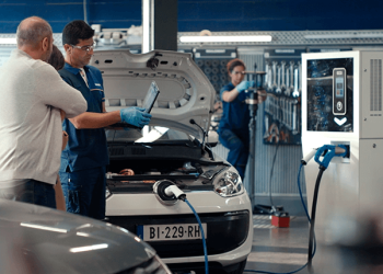 Entretien voiture électrique : ce qu&rsquo;il faut vraiment faire (et ce qu&rsquo;on peut oublier)