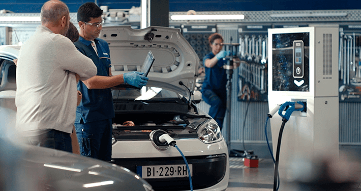 Entretien voiture électrique : ce qu&rsquo;il faut vraiment faire (et ce qu&rsquo;on peut oublier)