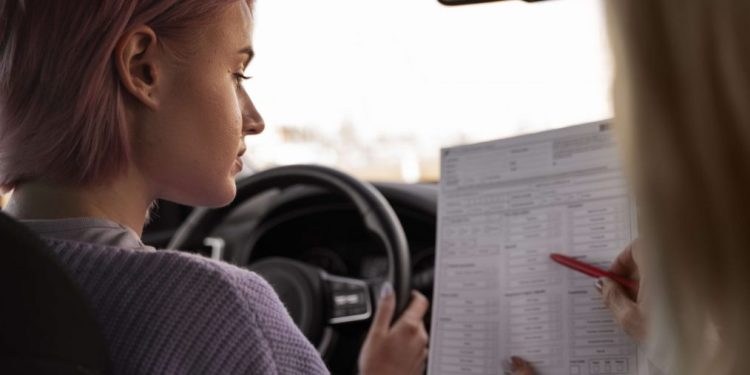 Questions du permis de conduire : liste complète et conseils
