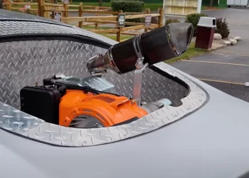 Recharger une Tesla avec un groupe électrogène : est-ce possible ?