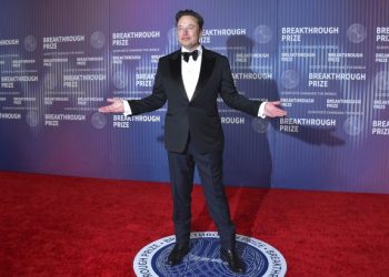 la chine interdit les poignées de porte tesla, suscitant des débats sur la sécurité et la réglementation des véhicules électriques dans le pays.