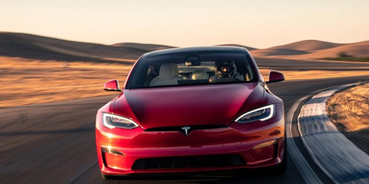 découvrez la concurrente française de la tesla model s, offrant des performances similaires à moitié prix. une alternative électrique innovante et abordable en france.