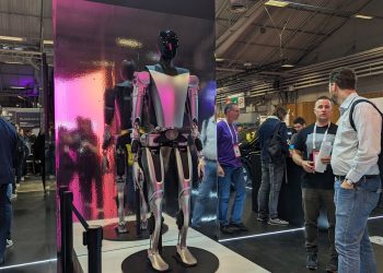 découvrez les dernières annonces de tesla lors de leur conférence : nouveautés sur le roadster, le robotaxi et les innovations technologiques à venir.