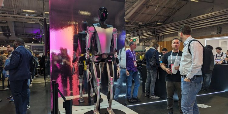 découvrez les dernières annonces de tesla lors de leur conférence : nouveautés sur le roadster, le robotaxi et les innovations technologiques à venir.