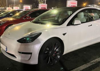 découvrez les défis inattendus rencontrés lors du chargement des véhicules tesla et comment les surmonter pour une expérience optimale.