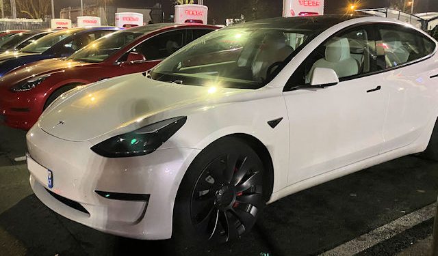 découvrez les défis inattendus rencontrés lors du chargement des véhicules tesla et comment les surmonter pour une expérience optimale.