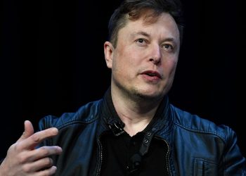 découvrez le dossier complet sur elon musk et tesla : analyse des défauts techniques, incidents et accidents liés aux véhicules tesla, ainsi que leur impact.