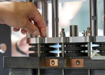 hopium, souvent appelé le tesla français, se lance dans le secteur maritime avec des innovations prometteuses alliant technologie et développement durable.