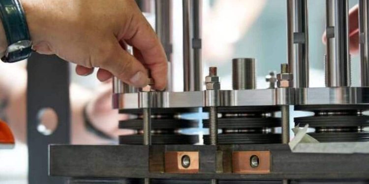 hopium, souvent appelé le tesla français, se lance dans le secteur maritime avec des innovations prometteuses alliant technologie et développement durable.