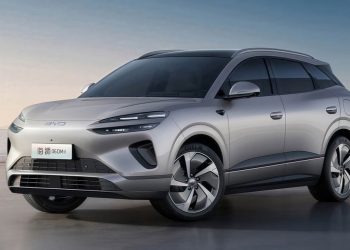 en juillet, le marché automobile européen voit byd dominer tandis que tesla peine à suivre, révélant les tendances et performances des constructeurs sur le continent.
