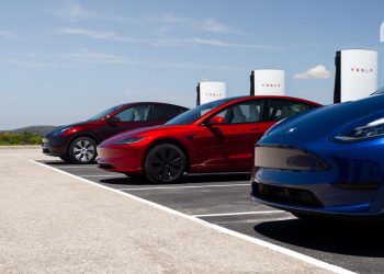découvrez la méga-station tesla capable de recharger simultanément 164 véhicules électriques, une avancée majeure pour la mobilité durable et les trajets longue distance.