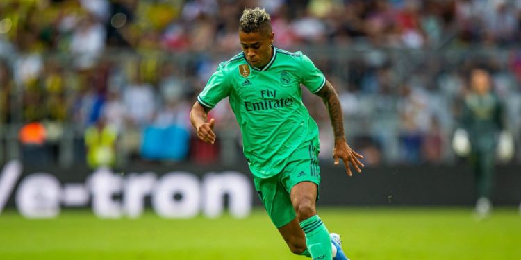 à oullins, tesla a filmé une tentative de vol, révélant des images surprenantes et renforçant la sécurité des véhicules électriques.