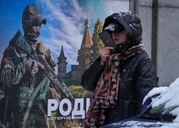 découvrez comment les pertes massives de tesla suscitent l'inquiétude d'elon musk face aux commentaires de donald trump.