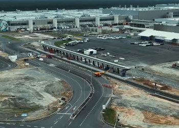 découvrez l'importance actuelle de la gigafactory tesla à berlin dans la révolution industrielle et la transition énergétique en europe.