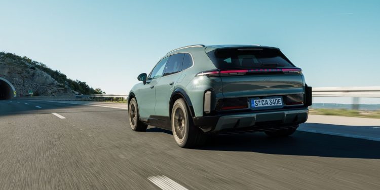 comparaison détaillée entre la porsche cayenne électrique et la tesla model x : performances, autonomie, design et technologies pour choisir le suv électrique idéal.