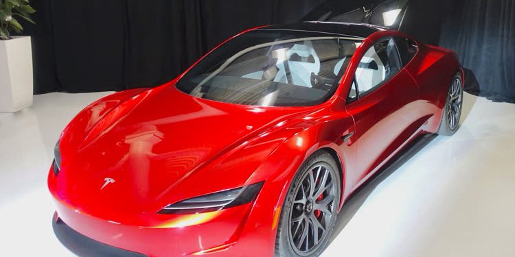 découvrez pourquoi sam altman a décidé d'abandonner sa tesla roadster et les raisons derrière ce choix surprenant.