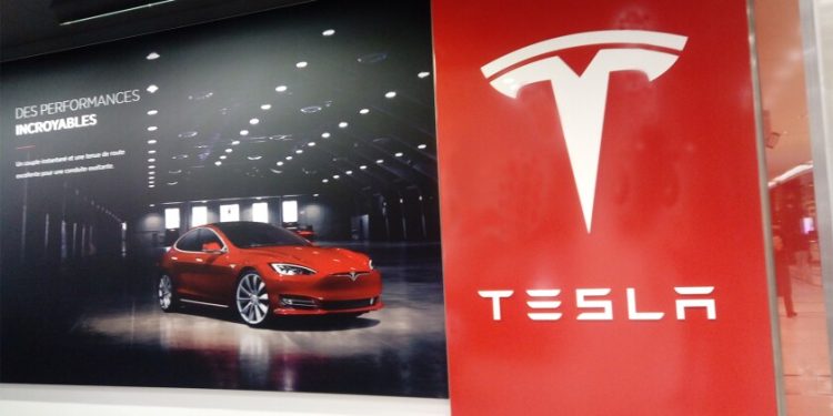 découvrez si tesla est uniquement un constructeur automobile ou s'il joue un rôle plus large dans les technologies innovantes et les énergies renouvelables.