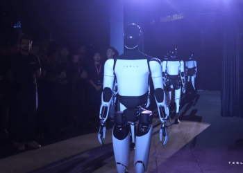 tesla lance le déploiement de 1 000 robotaxis équipés d'un chauffeur humain, alliant innovation technologique et sécurité pour révolutionner le transport urbain.