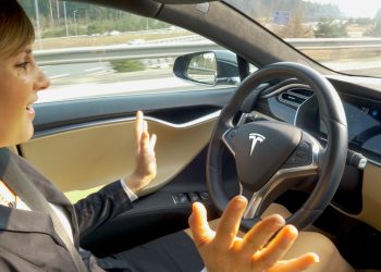 découvrez comment tesla s'engage pour une abondance durable, en explorant ses promesses innovantes et les doutes qui entourent son impact écologique et technologique.