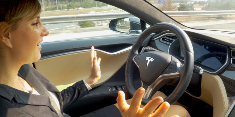 découvrez comment tesla s'engage pour une abondance durable, en explorant ses promesses innovantes et les doutes qui entourent son impact écologique et technologique.