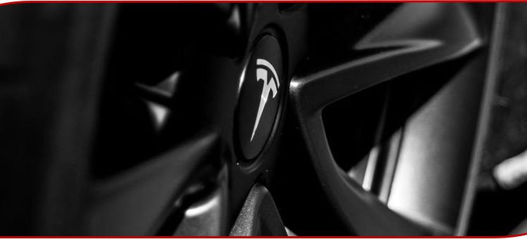 découvrez comment tesla innove en lançant une tendance audacieuse que les autres constructeurs automobiles choisissent d'éviter.