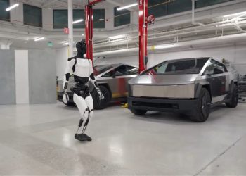 tesla perd des clients, mais elon musk mise sur les robots pour relancer l'innovation et l'efficacité dans l'entreprise.