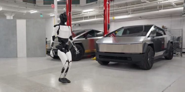 tesla perd des clients, mais elon musk mise sur les robots pour relancer l'innovation et l'efficacité dans l'entreprise.