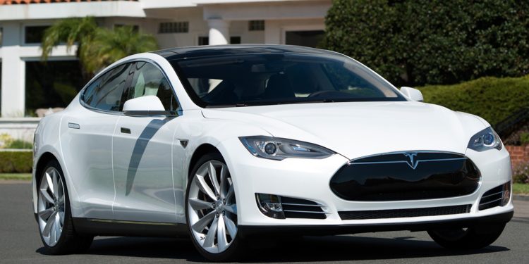 tesla dévoile ses nouvelles puces innovantes pour améliorer la conduite autonome, offrant plus de performance et de sécurité aux véhicules électriques.