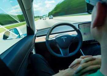 découvrez la technologie de conduite autonome full self-driving (fsd) révélée par tesla, révolutionnant la sécurité et l'expérience de conduite.