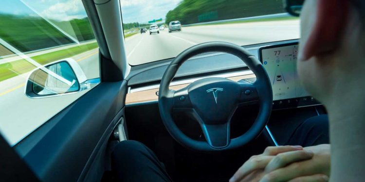 découvrez la technologie de conduite autonome full self-driving (fsd) révélée par tesla, révolutionnant la sécurité et l'expérience de conduite.