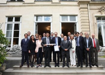 découvrez l'analyse approfondie de la situation actuelle de tesla et ses perspectives d'avenir dans le secteur des véhicules électriques et des technologies innovantes.