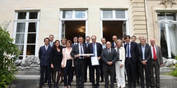 découvrez l'analyse approfondie de la situation actuelle de tesla et ses perspectives d'avenir dans le secteur des véhicules électriques et des technologies innovantes.