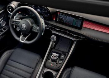 découvrez l'évolution des ventes automobiles en europe avec la croissance de cupra, alfa romeo et alpine, tandis que tesla et byd intensifient leur compétition sur le marché.