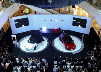 découvrez la baisse de 20% des ventes de tesla en allemagne en novembre, analyse des causes et perspectives du marché automobile électrique.